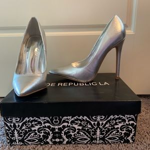 Brand new silver pumps